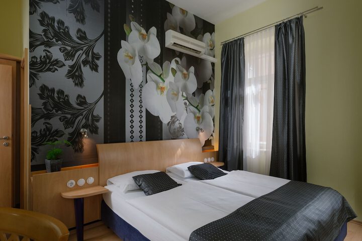 Room 5 of 24