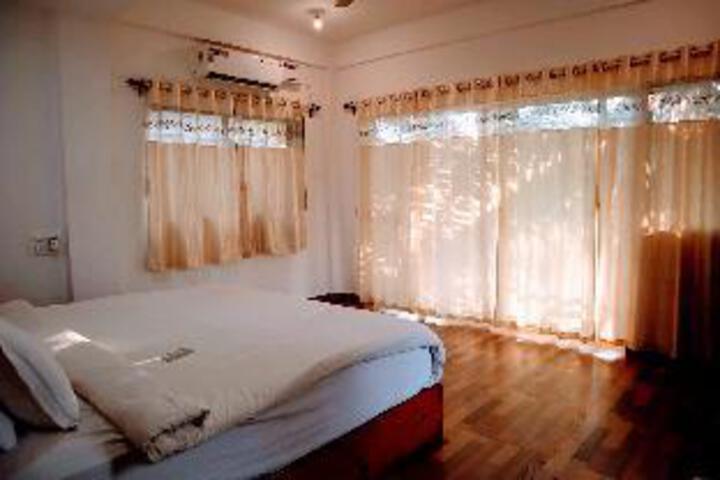 Room 1 of 4