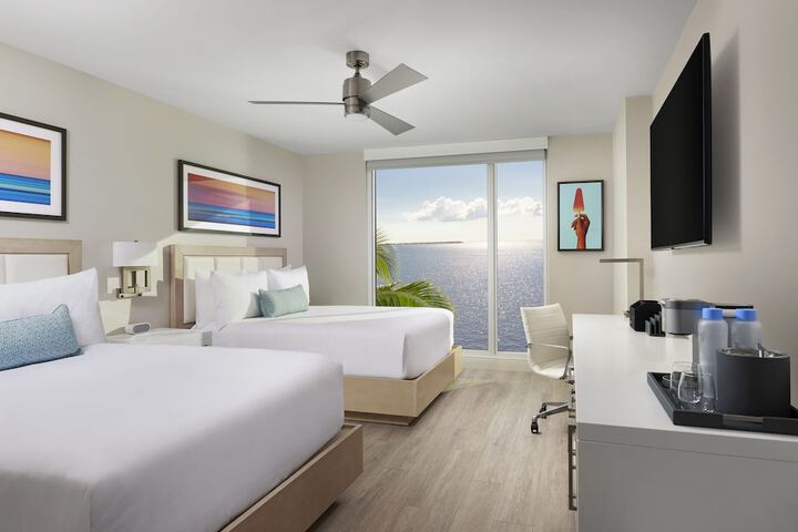 1 King Bed Hearing Accessible (24 of 26)