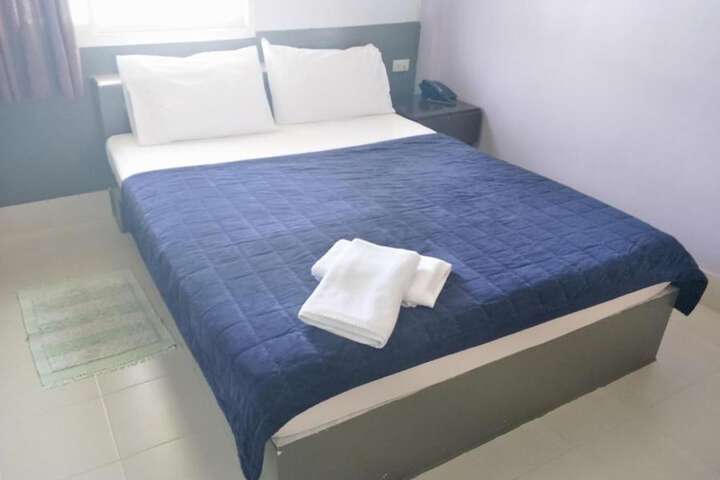 Room 6 of 27