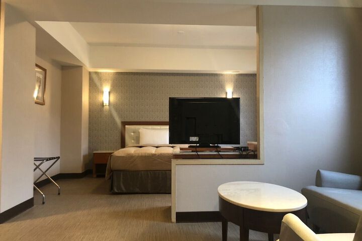Room 30 of 80
