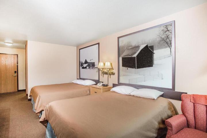 1 Queen Bed (17 of 23)