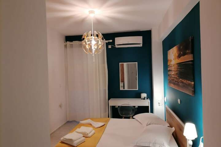 Room 2 of 72