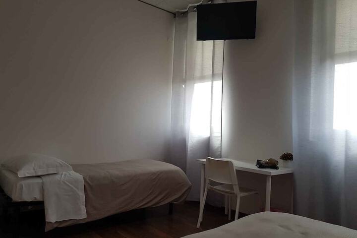Room 9 of 33
