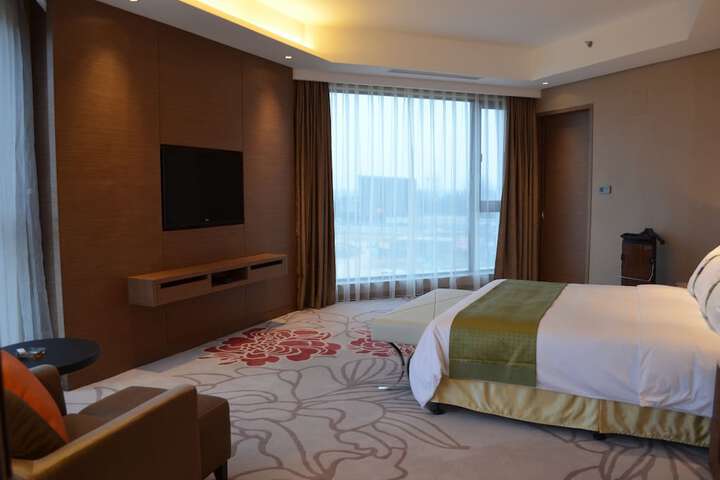 Room 2 of 89