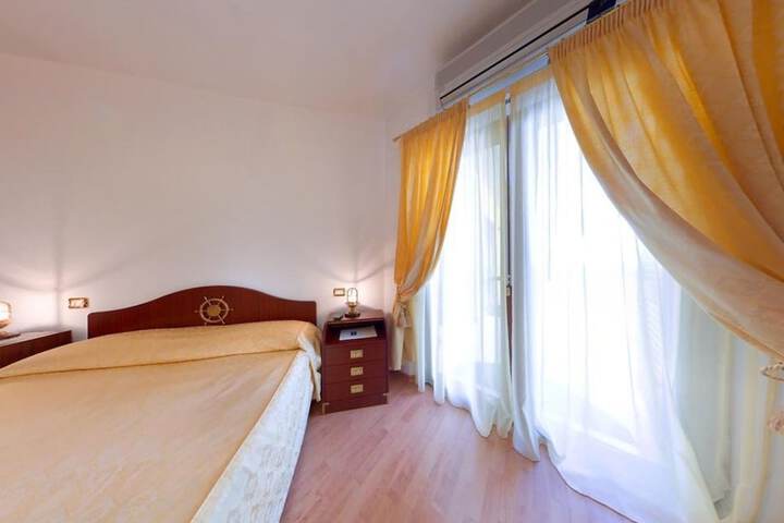 Room 2 of 38