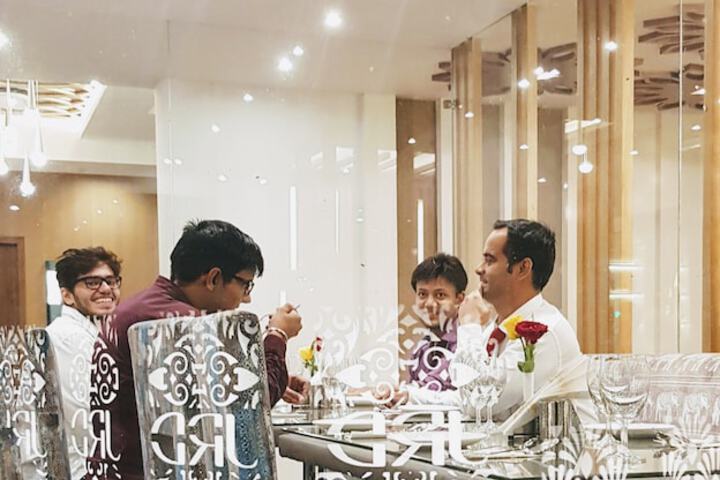 Dining 90 of 110
