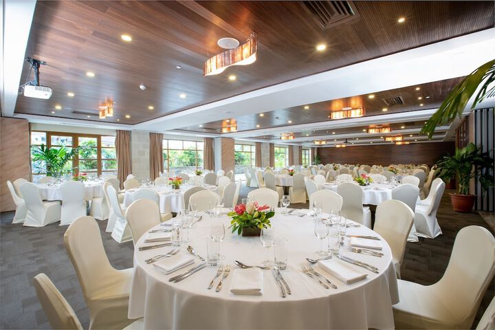 Ballroom/Hall 80 of 104