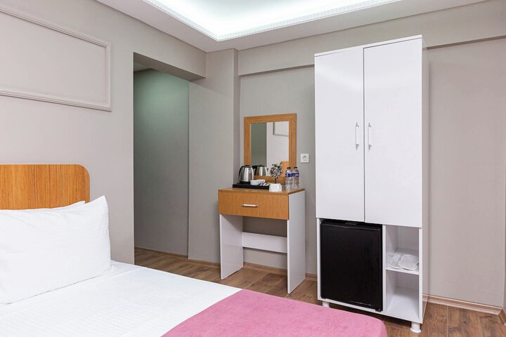 Room 13 of 40
