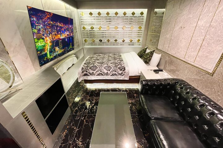 Room 4 of 34