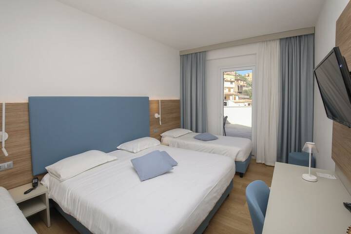 Room 52 of 221