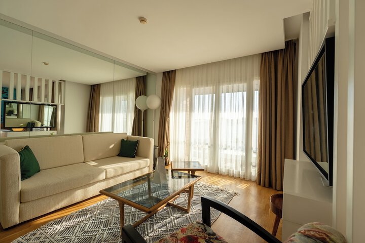 Room 19 of 180