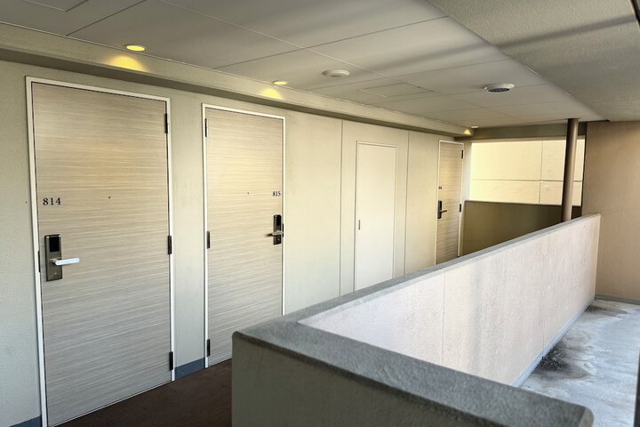 Room 13 of 32