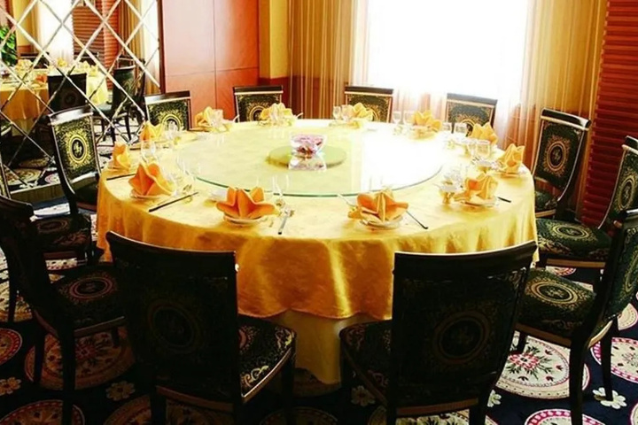 Dining 15 of 16