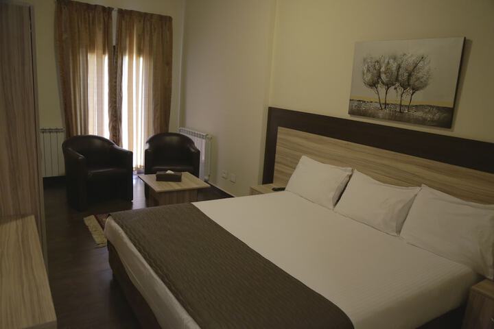 Room 7 of 32