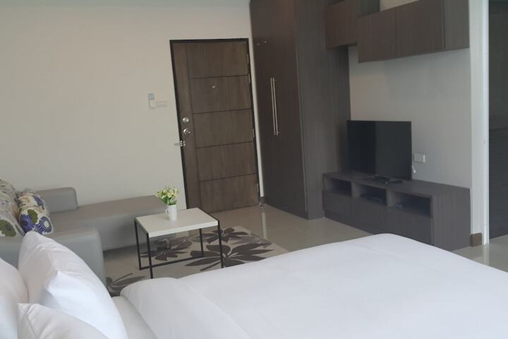 Room 10 of 77