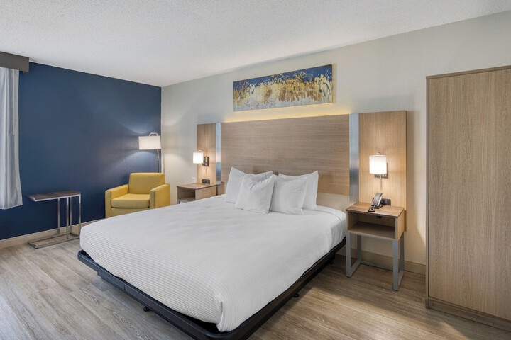 Room 16 of 40