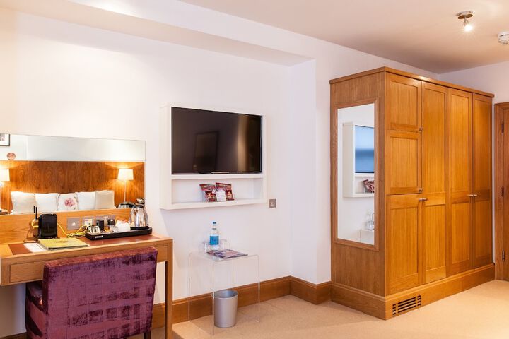Room 37 of 100