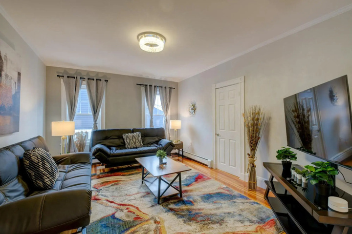Photo of Spacious 2bd 1ba Free Parking 3D Tour