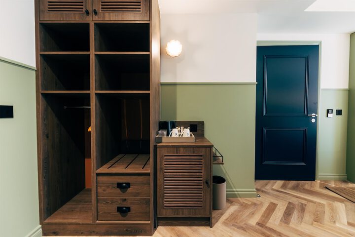Room 35 of 53