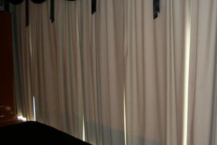 Room 10 of 27