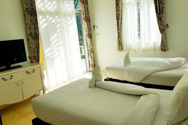 Room 6 of 30