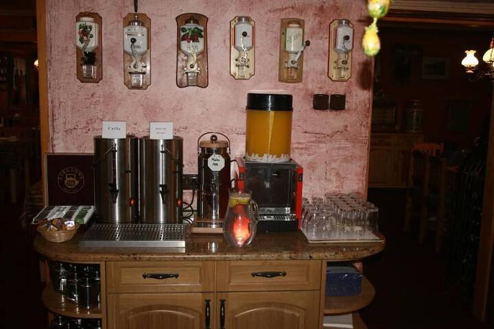 Breakfast/Coffee Service 55 of 149