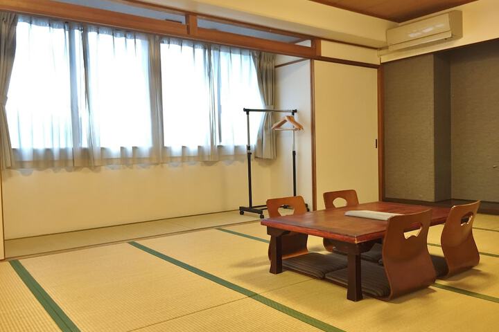 Room 28 of 74