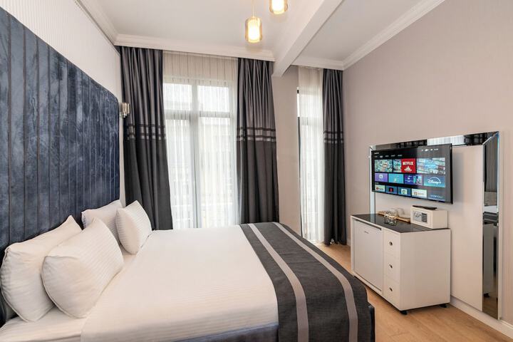 Room 32 of 71