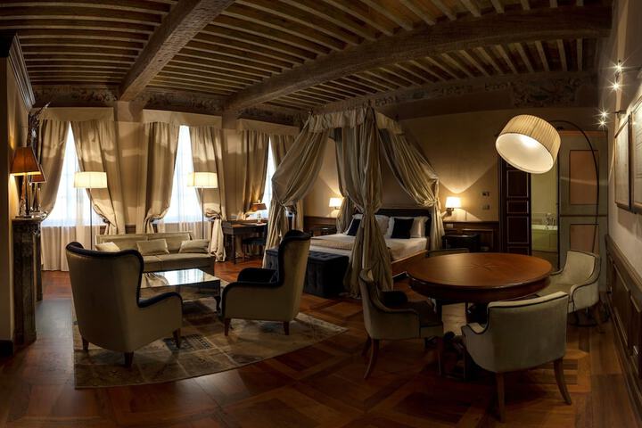 Room 11 of 38