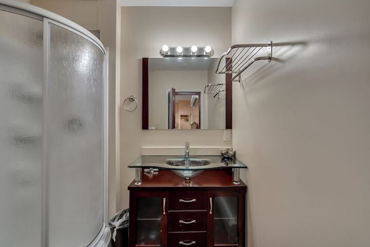 Room 35 of 46