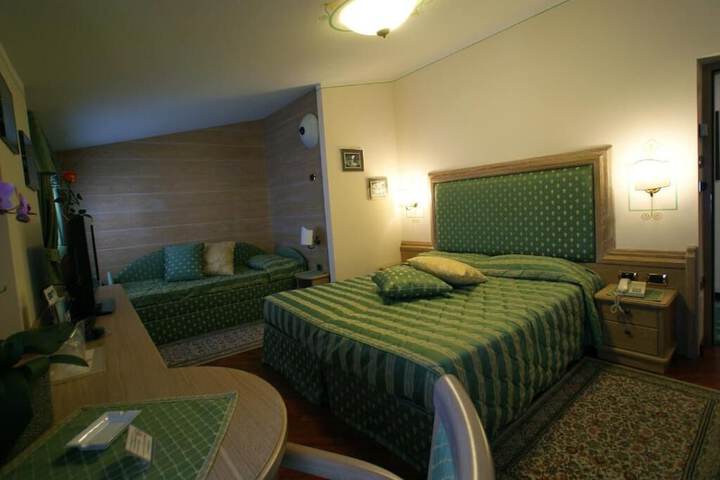 Room 8 of 46