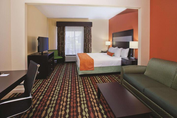 1 King Bed Accessible (4 of 10)
