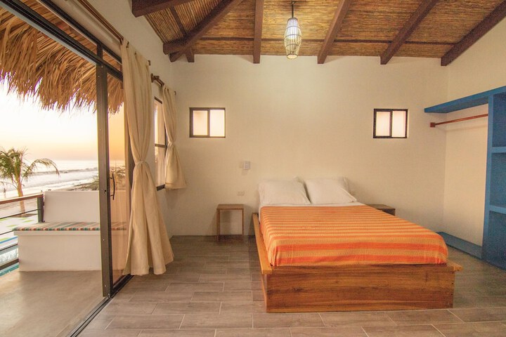 Room 8 of 77