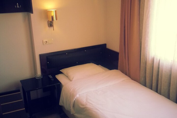 Room 8 of 23