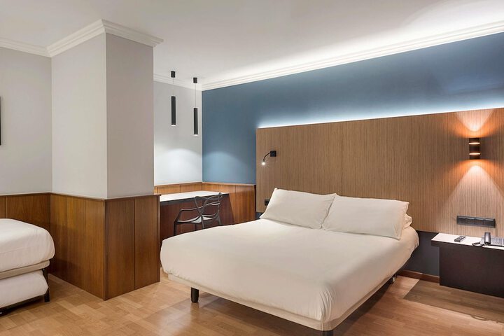 Room 27 of 108