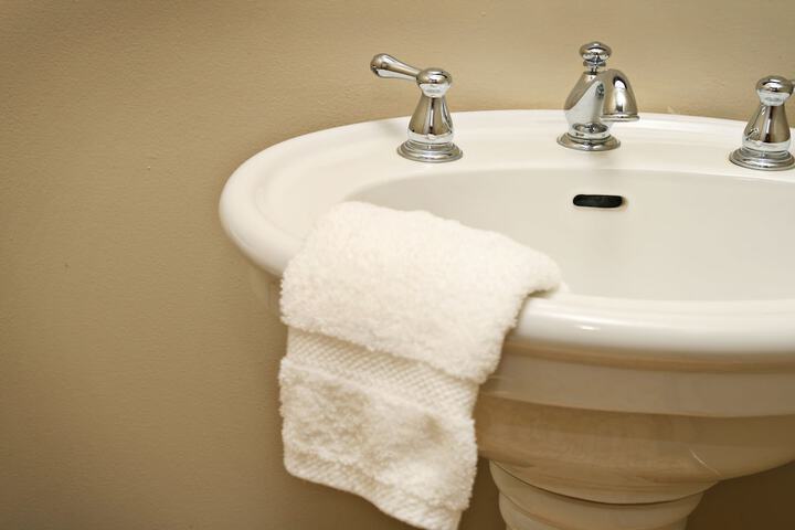 Bathroom sink