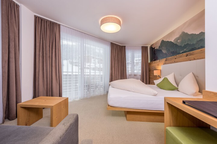 Room 16 of 72