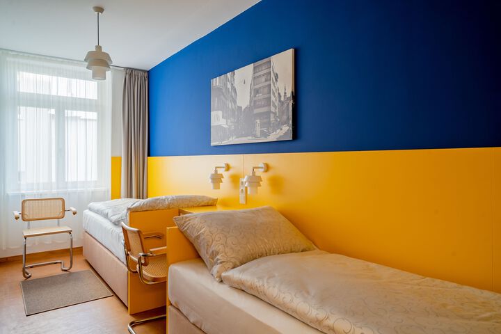 Room 10 of 20