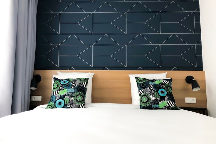 Room 17 of 39