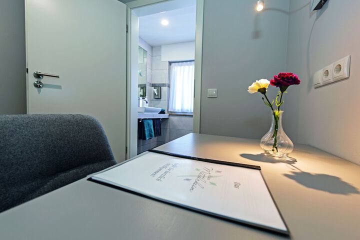 Room 6 of 50