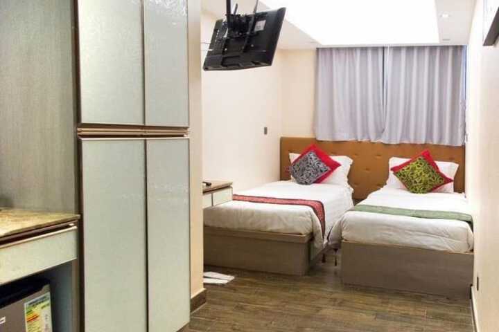 Room 9 of 37