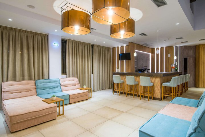 Entrance & Lobby