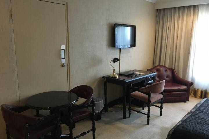 Room 28 of 61
