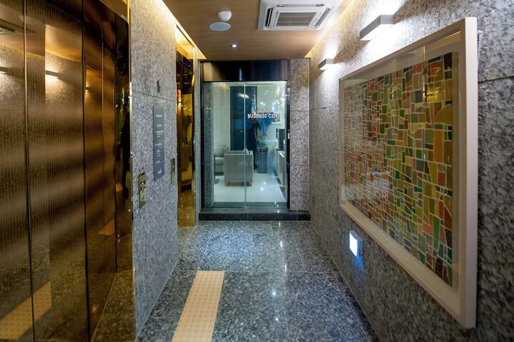 Ballroom/Hall 74 of 84