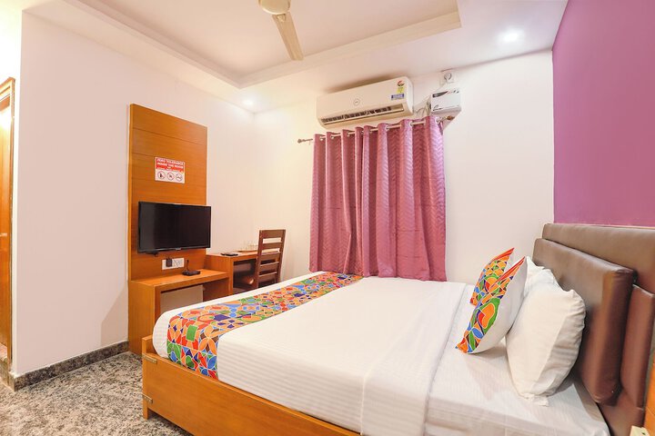 Room 16 of 28
