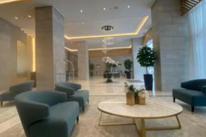 Stans Haven by AC l FAME B04-2128