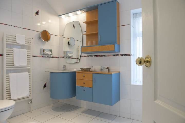 Room 16 of 33