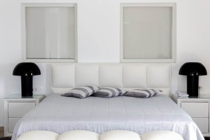 Room 10 of 295