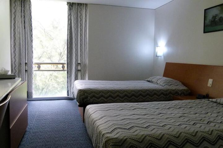 Room 6 of 40